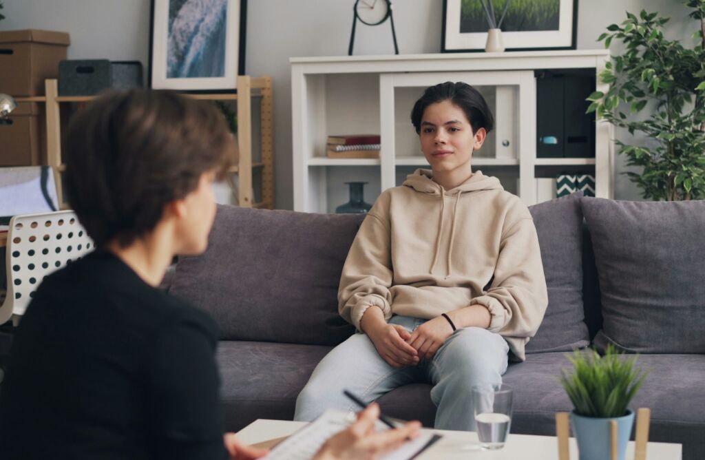 Therapists in drug detox centers help struggling clients with addiction treatment services.